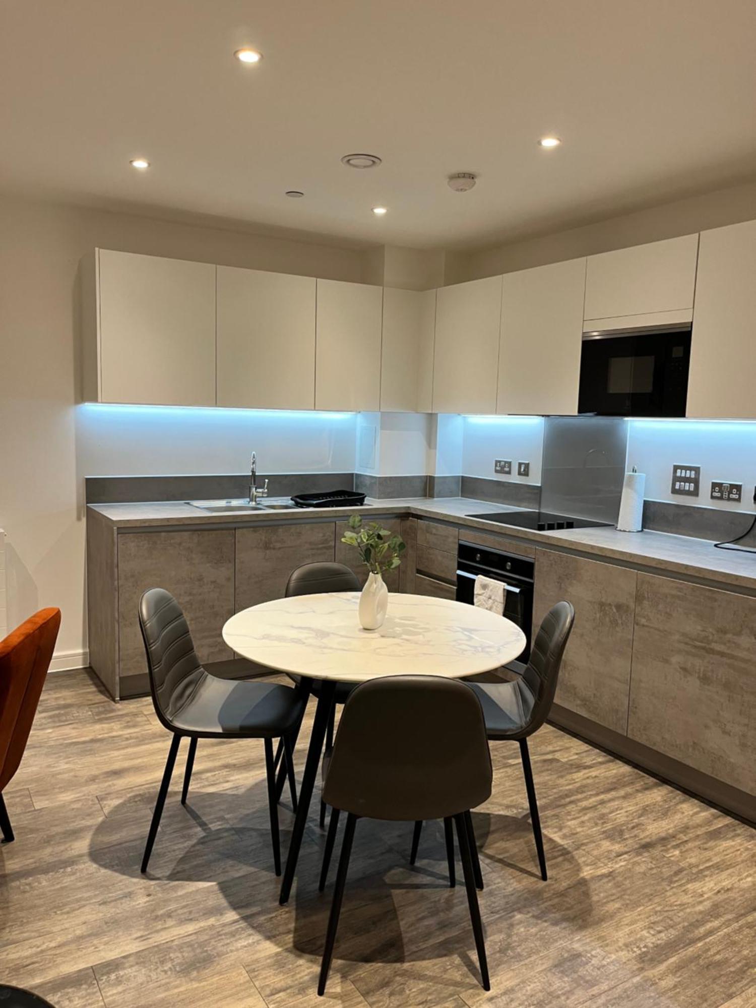 One Bedroom Apartment Barking  Ngoại thất bức ảnh