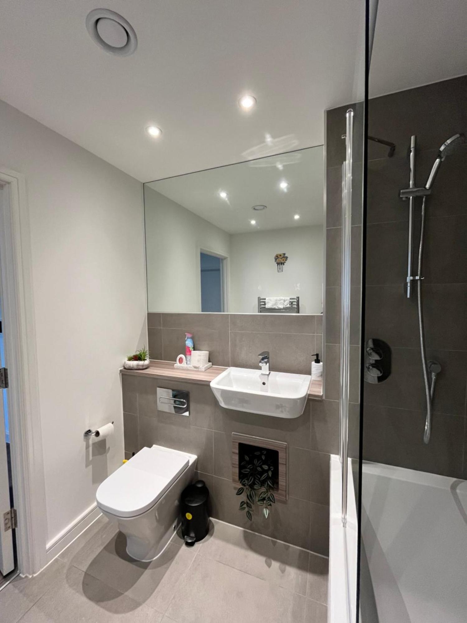 One Bedroom Apartment Barking  Ngoại thất bức ảnh